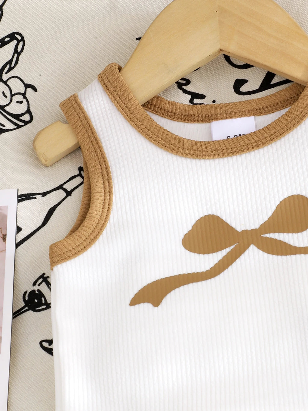Cross-border summer new collection for girls, comfortable and stylish, suitable for ages 1-3. Bow tie white vest + long pants.